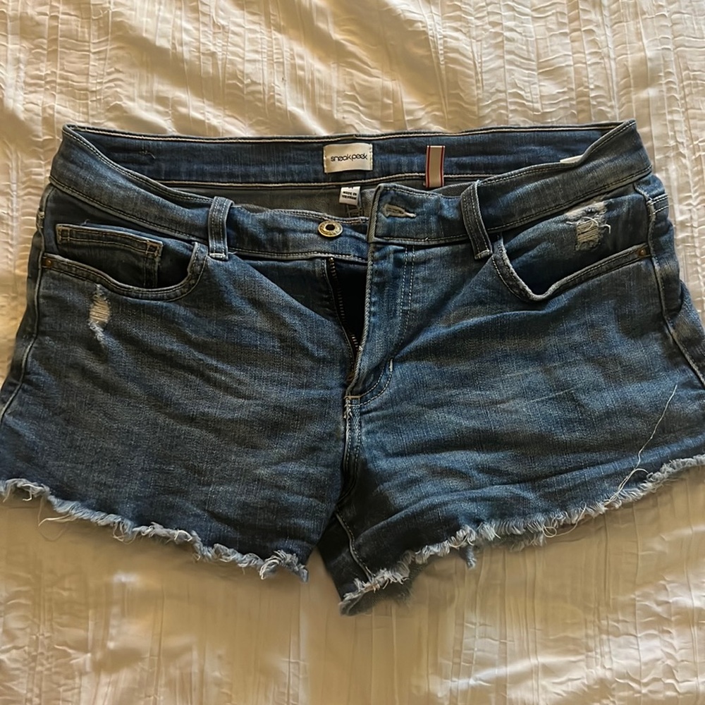 Sneak Peak shorts size medium